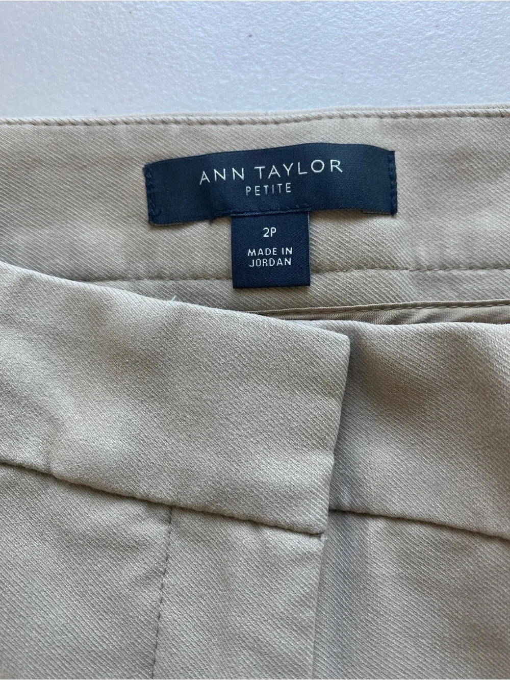 Banana Republic Khaki Wide leg Cropped pants Size 2P Neutral Minimalist - Picture 7 of 7